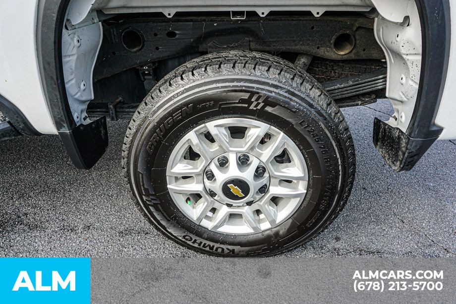 Used 2025 White Chevrolet LT image 17