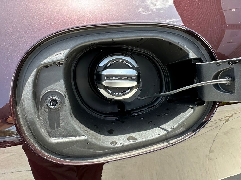 2025 Porsche Macan  32