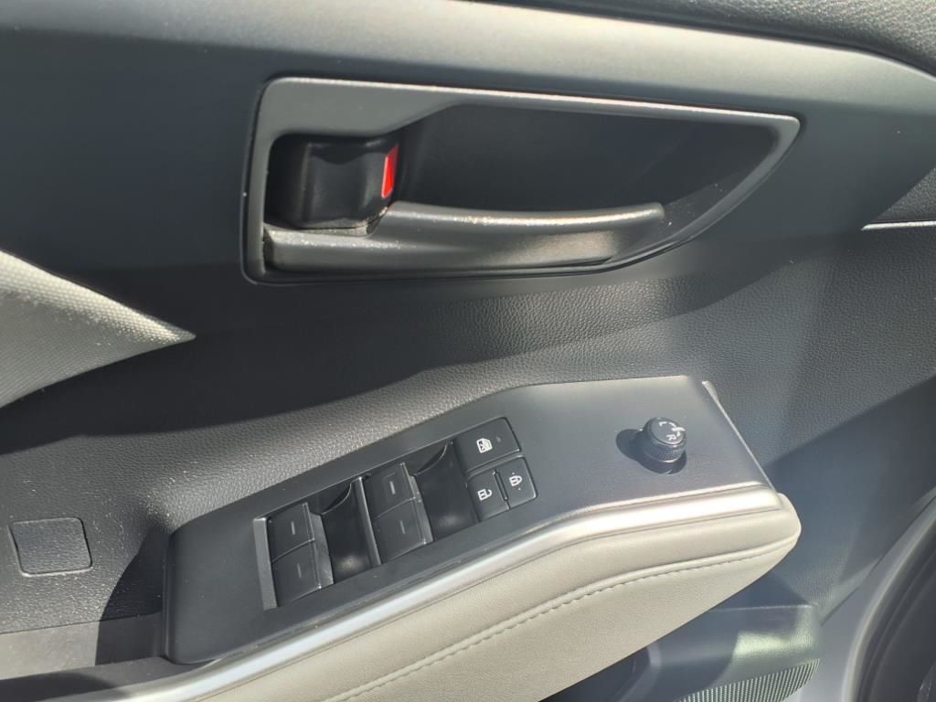2022 Toyota Highlander LE photo 15
