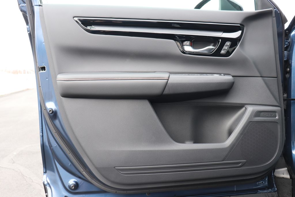 2025 Honda CR-V Sport Touring 30