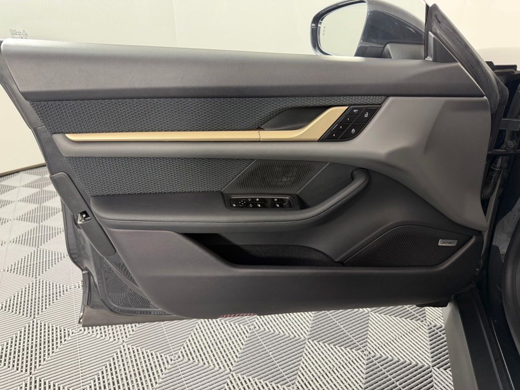 Thumbnail: 2021 Porsche Taycan - 17