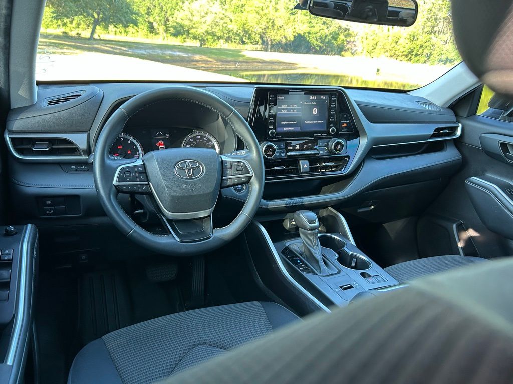 Thumbnail: 2022 Toyota Highlander - 12