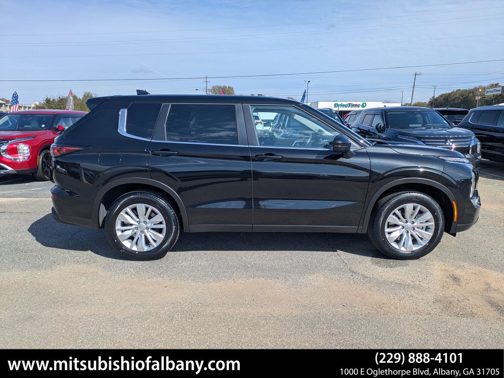 2026 Mitsubishi Outlander ES