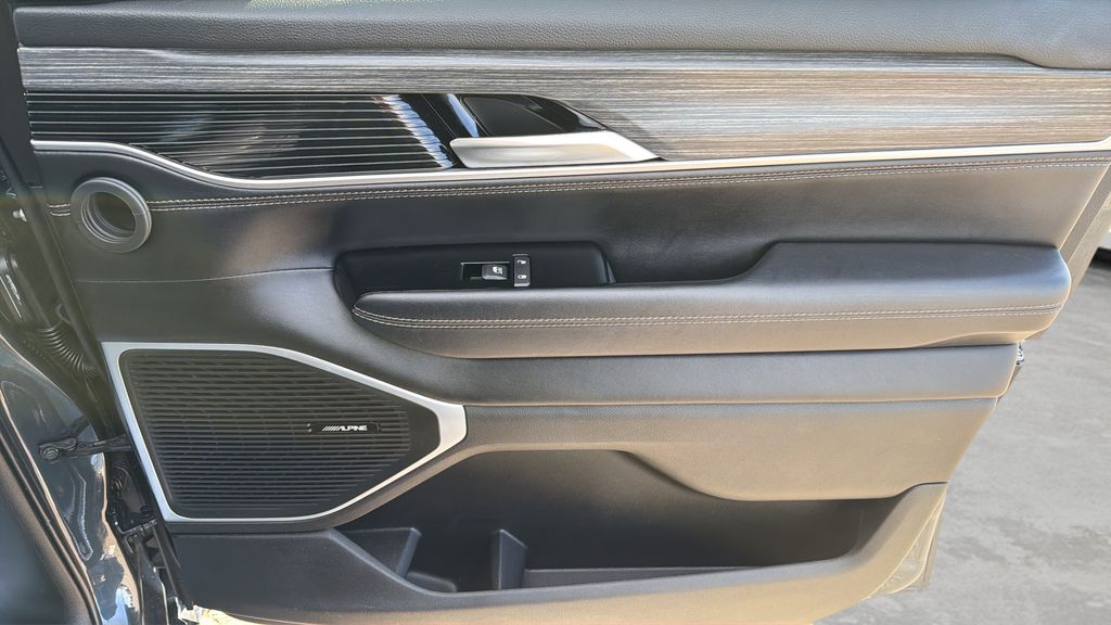 2024 Wagoneer L Wagoneer L