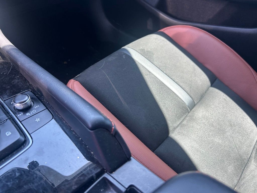 Used 2024  Mazda 2.5 Carbon Turbo image 4