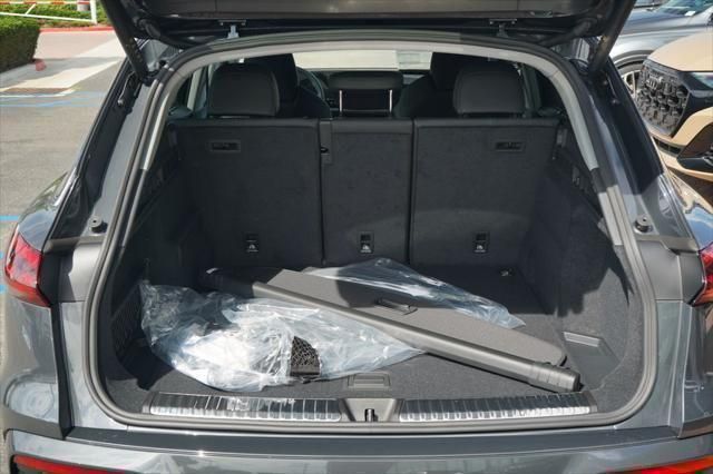 Thumbnail: 2025 Audi Q5 - 11