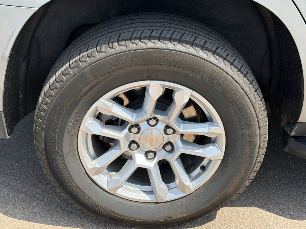 Used 2025 Sterling Gray Metallic Chevrolet LT image 17
