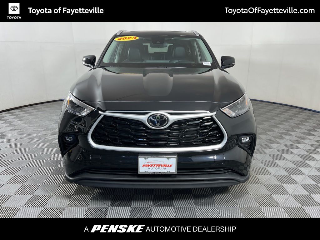 Thumbnail: 2023 Toyota Highlander - 21