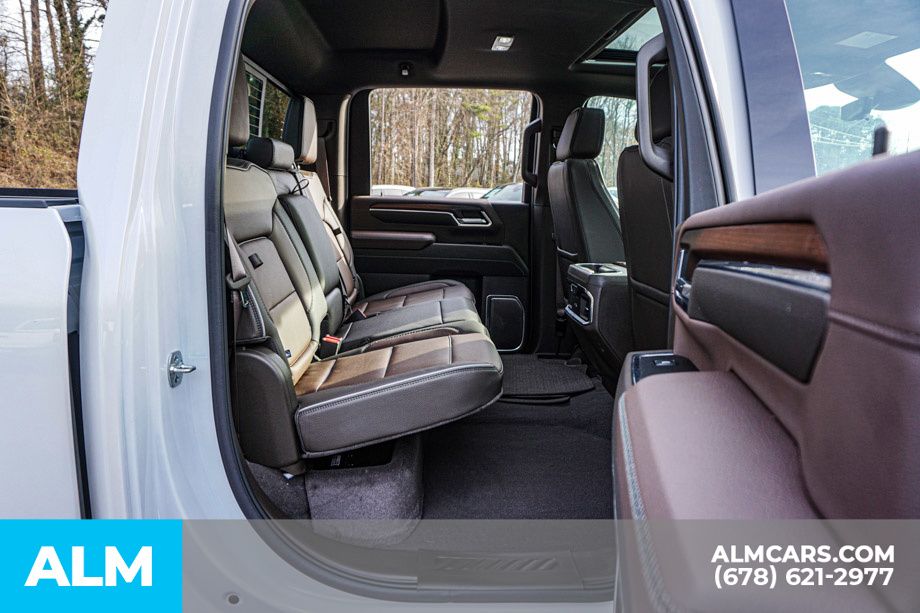 Used 2025 White GMC Denali image 22