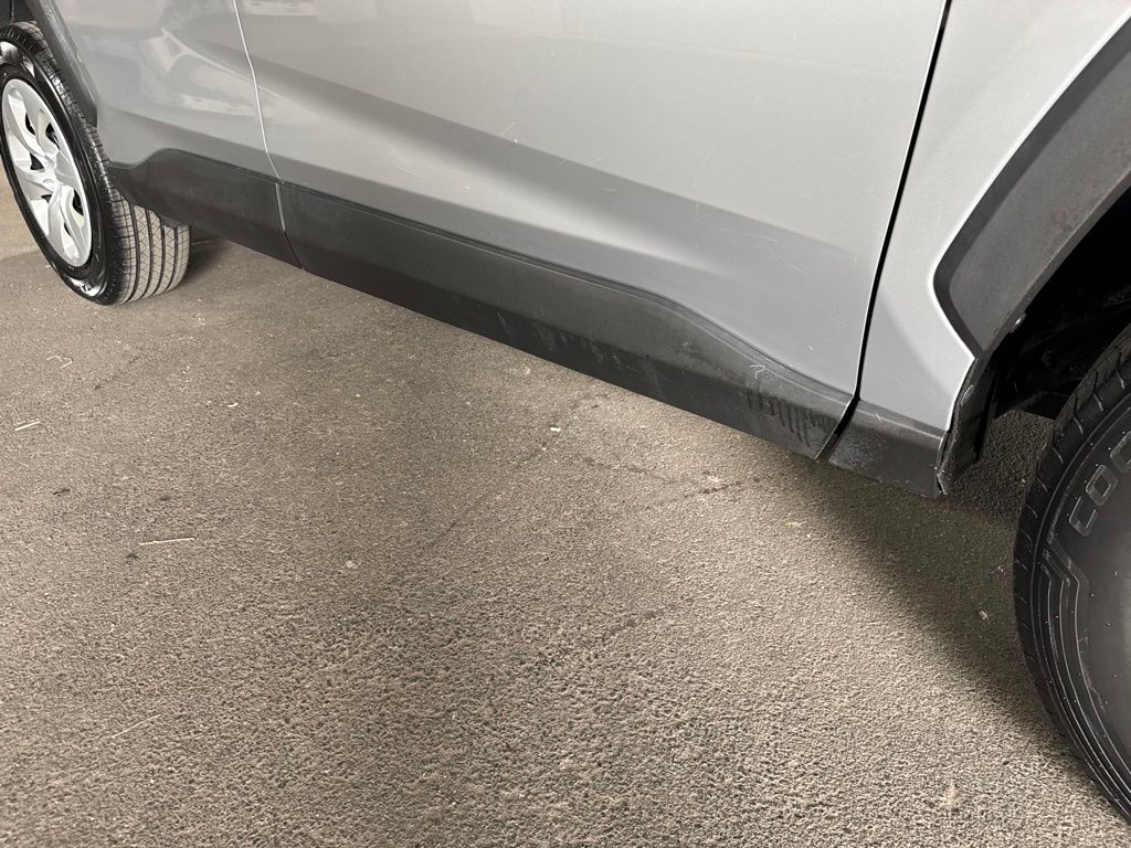 Thumbnail: 2019 Toyota RAV4 - 8