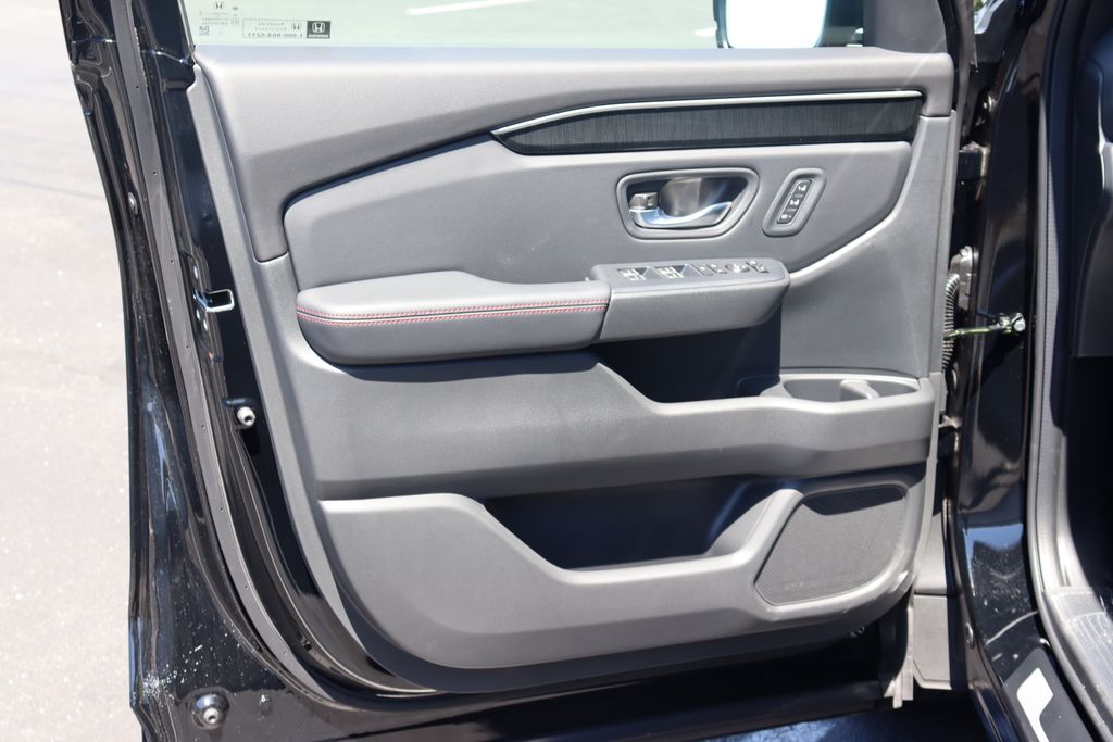 2025 Honda Pilot Black Edition 30