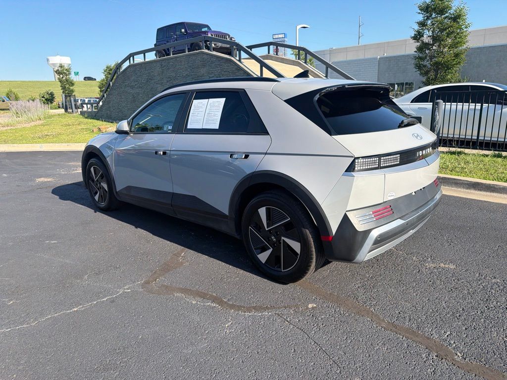 Used 2025 Gray Hyundai SEL image 5