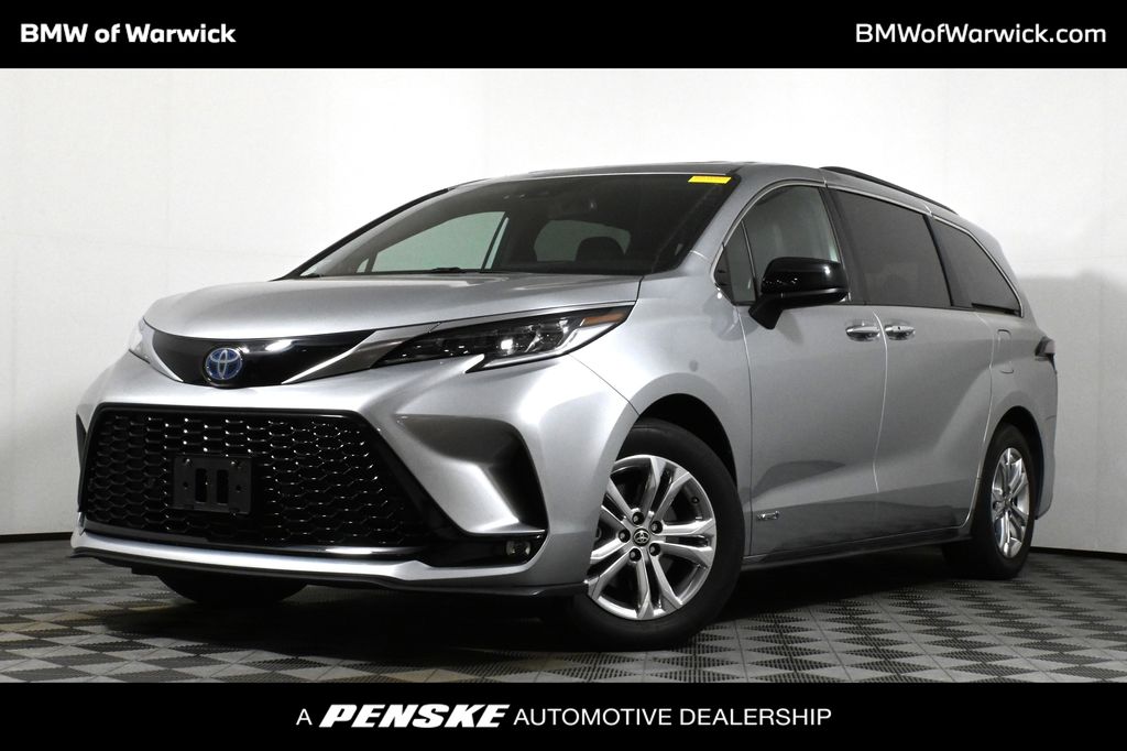 Thumbnail: 2021 Toyota Sienna - 1