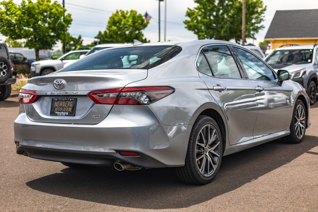 2022 Toyota Camry XLE thumbnail 7