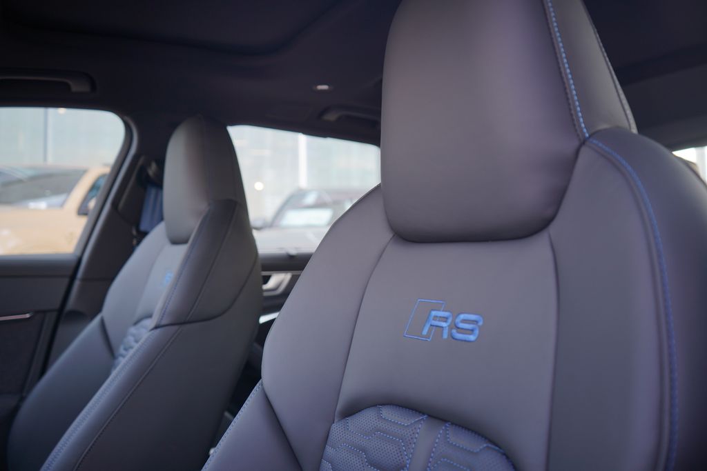 Thumbnail: 2025 Audi RS 6 - 10