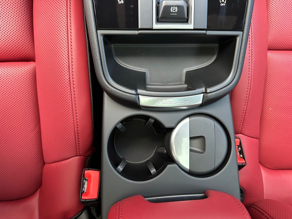 Thumbnail: 2026 Porsche Macan - 27