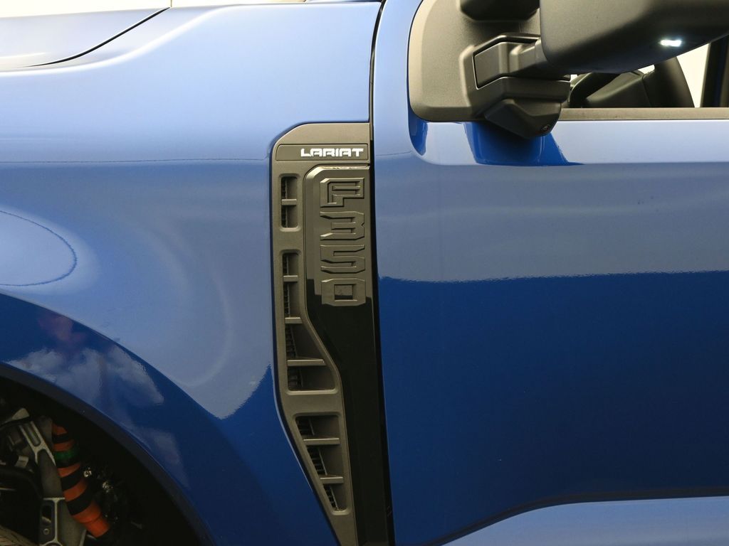 2026 Ford Super Duty F-350 SRW LARIAT