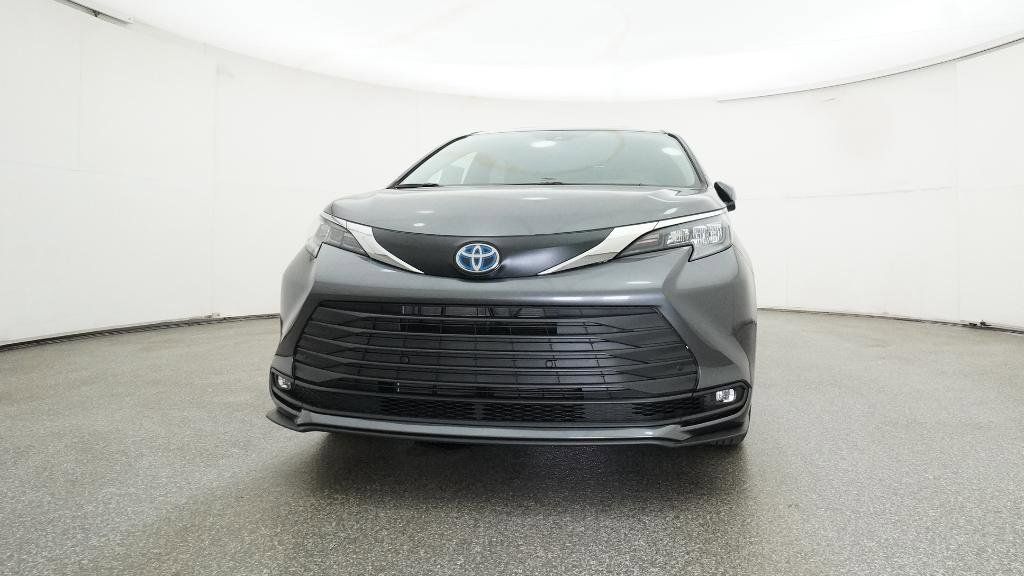 Thumbnail: 2025 Toyota Sienna - 3