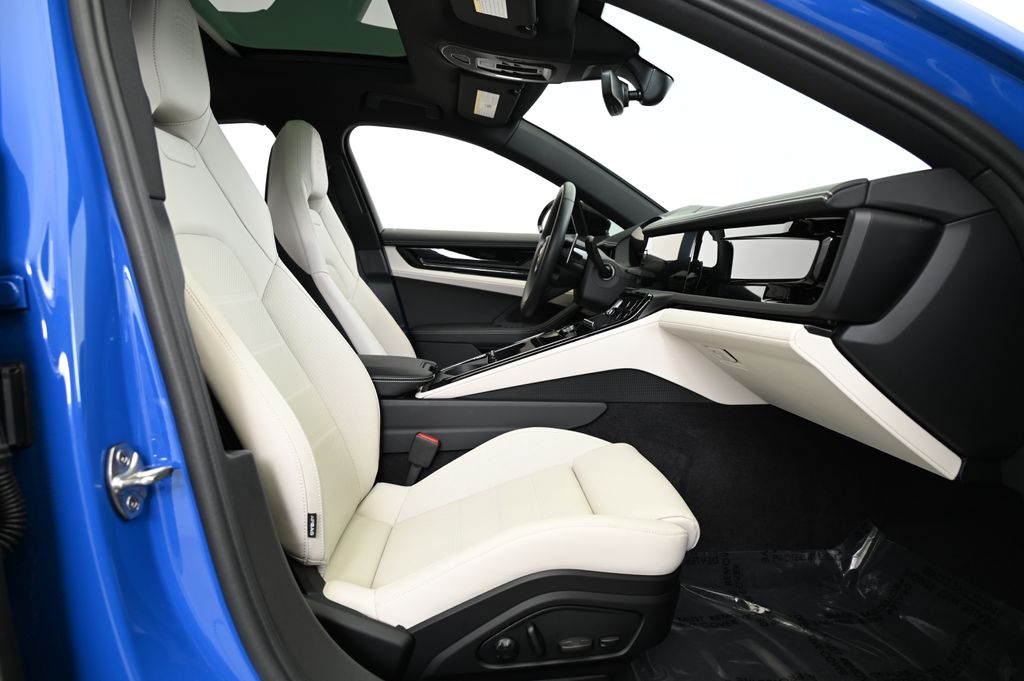 Thumbnail: 2024 Porsche Panamera - 30