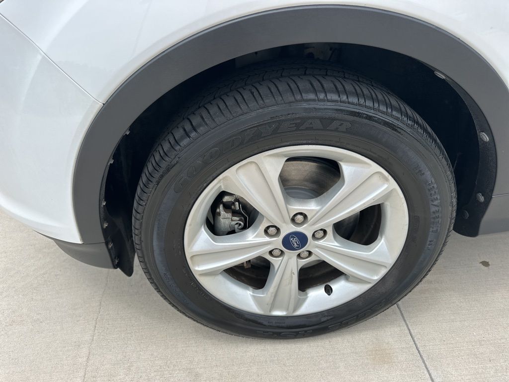2014 Oxford White Ford Escape SE 4X4 SUV