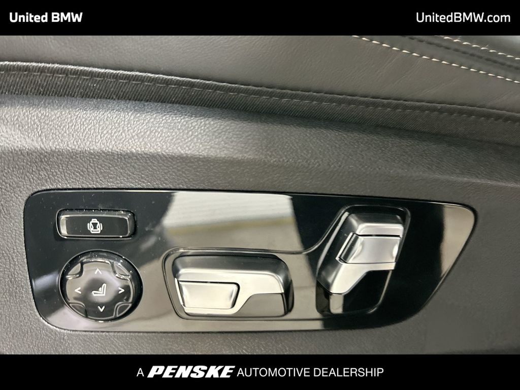 2025 BMW X7 xDrive40i 12