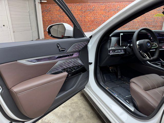 New 2026 White BMW xDrive60 image 9