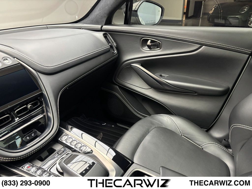 2021 Aston Martin DBX