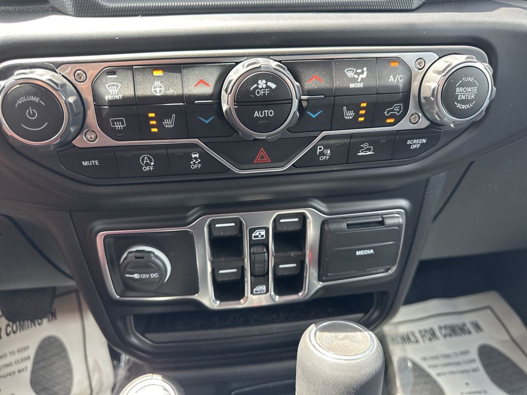 2023 Silver Zynith Clearcoat Jeep Wrangler Sahara 4X4 SUV