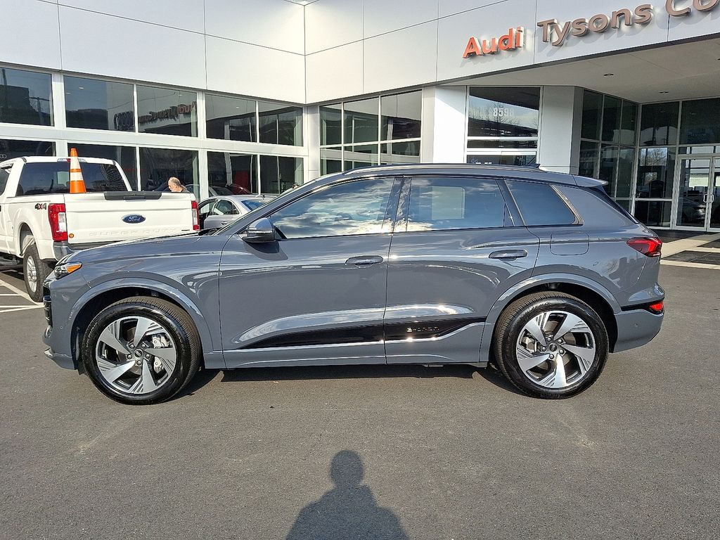 Thumbnail: 2025 Audi Q6 e-tron - 7