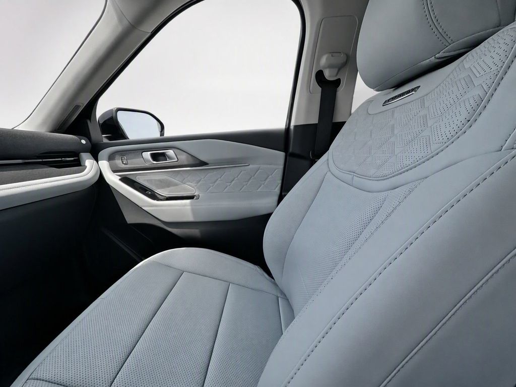 New 2026 Agate Black Metallic Ford Platinum™ image 15