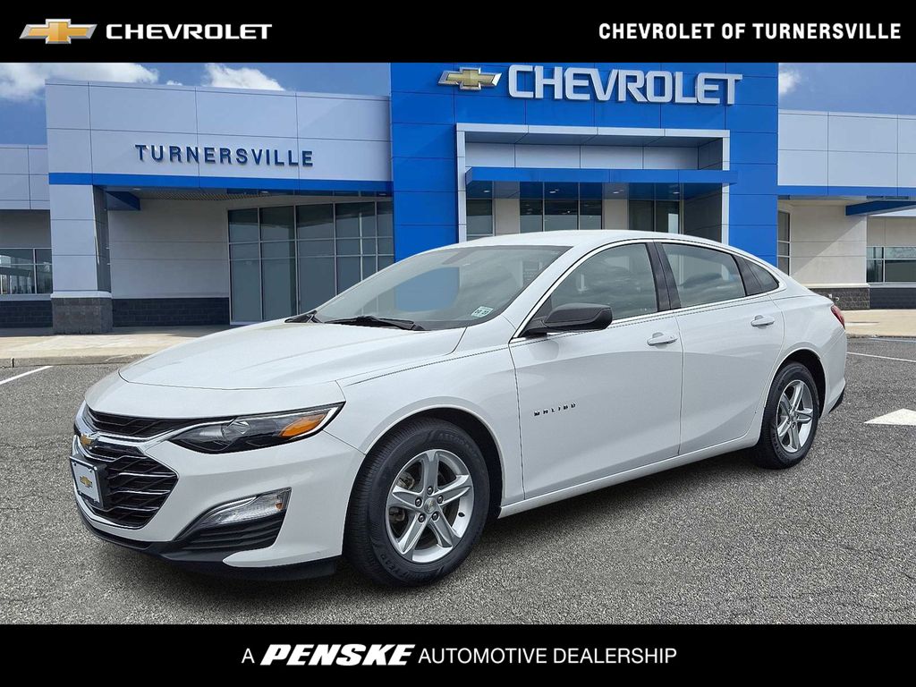 Summit White 2022 Chevrolet Malibu LS FWD Sedan Front-Wheel Drive Continuously Variable Transmission
