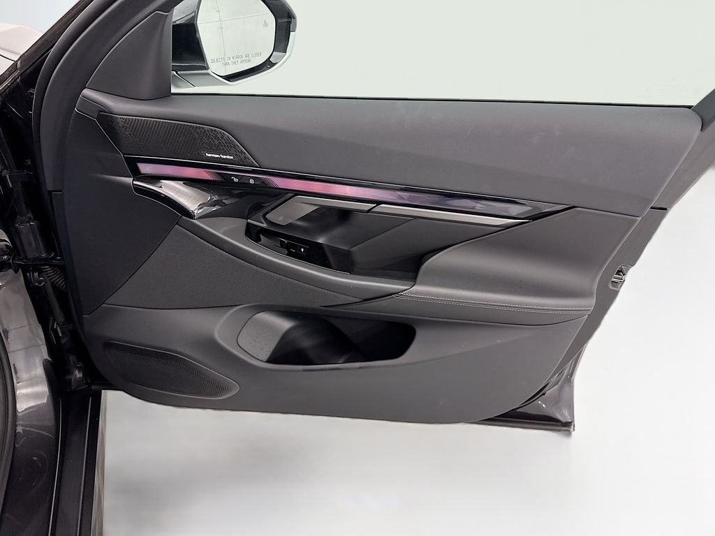 Thumbnail: 2026 BMW i5 - 24
