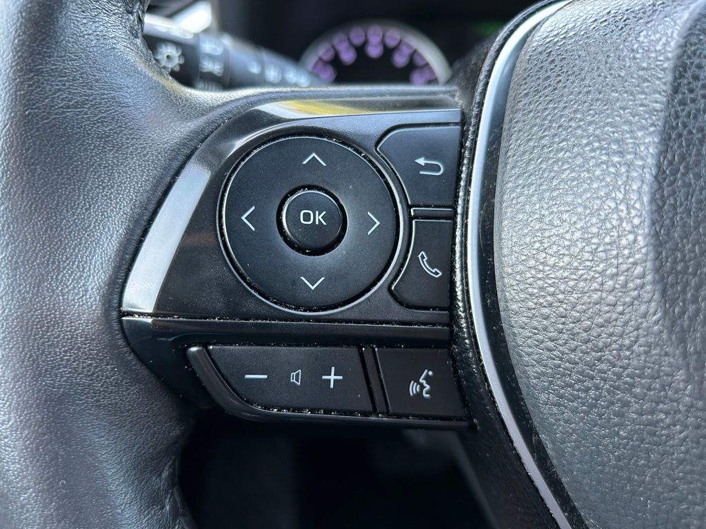 2021 Toyota RAV4 XLE Premium 19