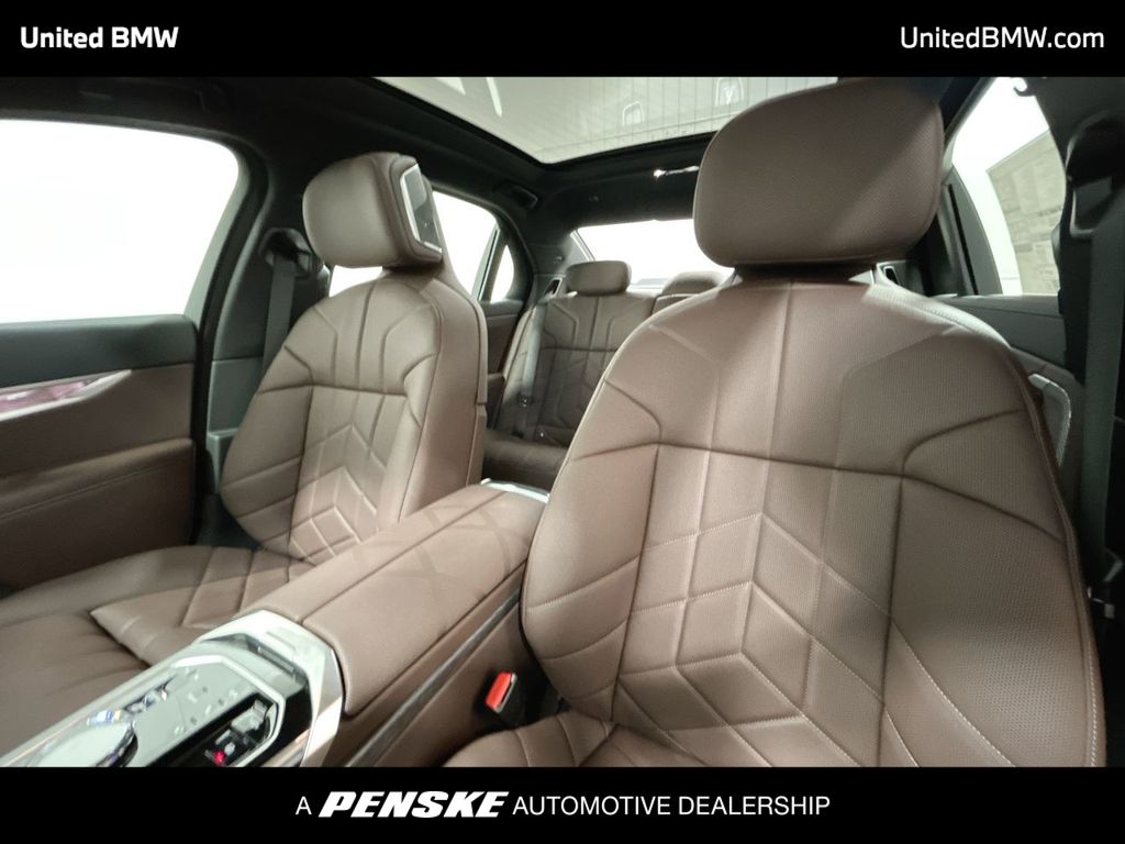 Thumbnail: 2025 BMW 7 Series - 13
