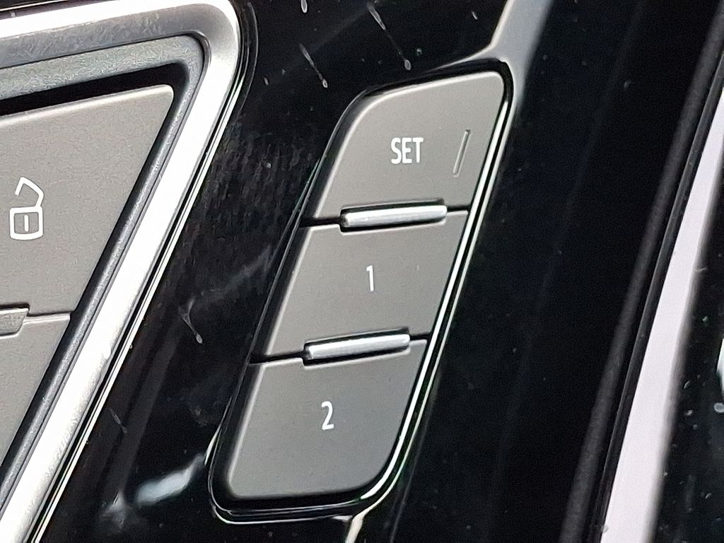 Thumbnail: 2025 Audi Q4 e-tron - 15