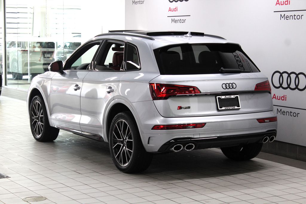 Thumbnail: 2021 Audi SQ5 - 4