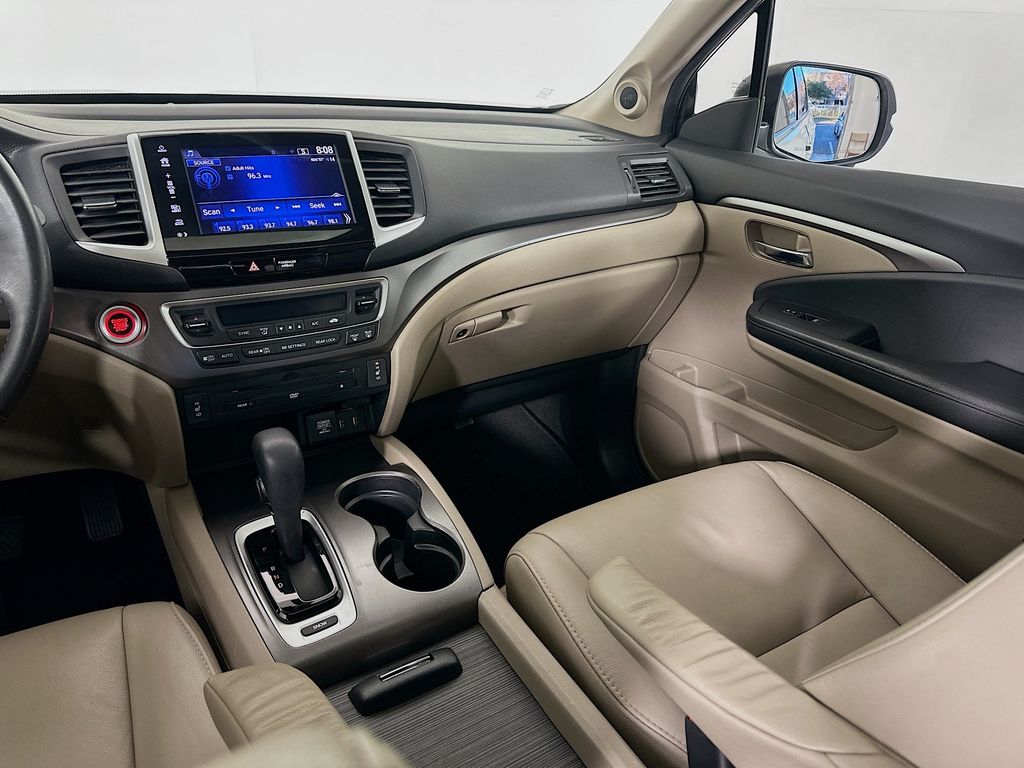 Thumbnail: 2017 Honda Pilot - 23