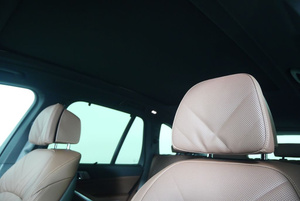 Thumbnail: 2026 BMW X5 - 12