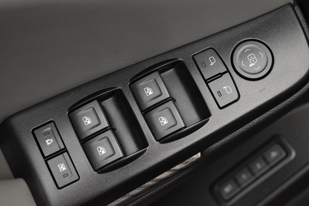 Thumbnail: 2018 Chevrolet Tahoe - 12