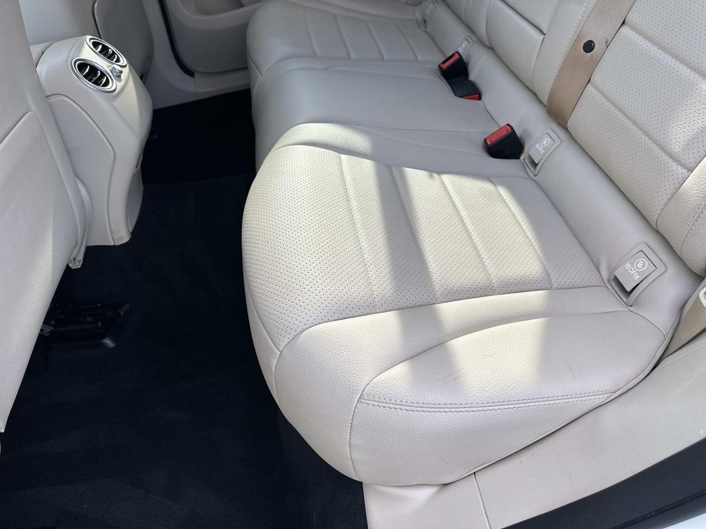 Thumbnail: 2022 Mercedes-Benz GLC - 31