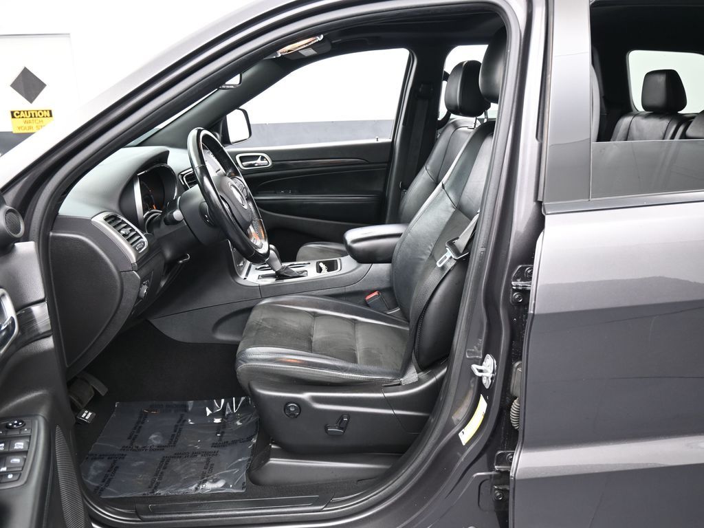 Used 2019 Granite Crystal Metallic Clearcoat Jeep Altitude image 11