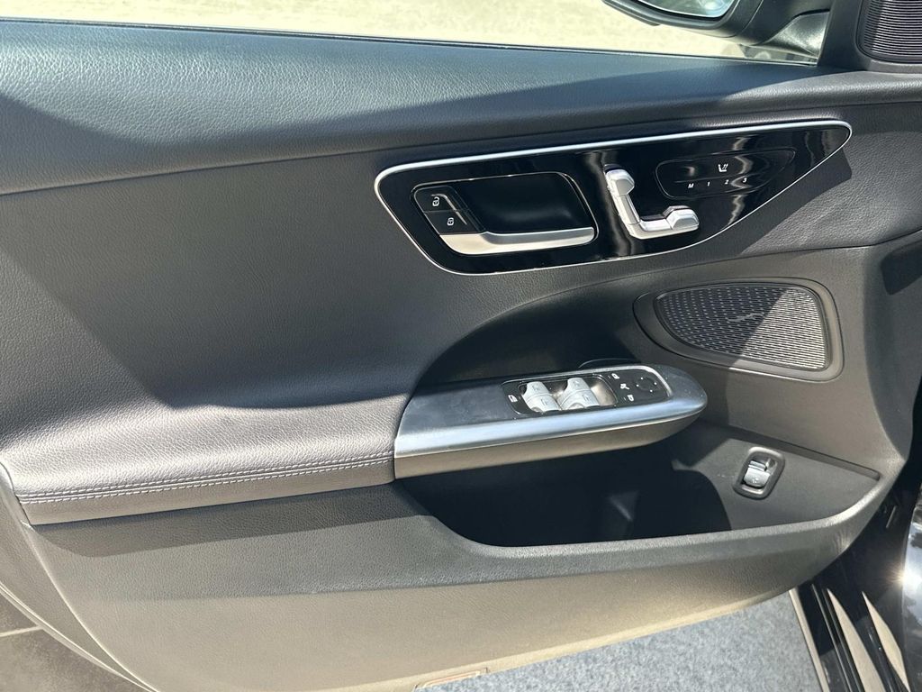 Thumbnail: 2023 Mercedes-Benz C-Class - 16
