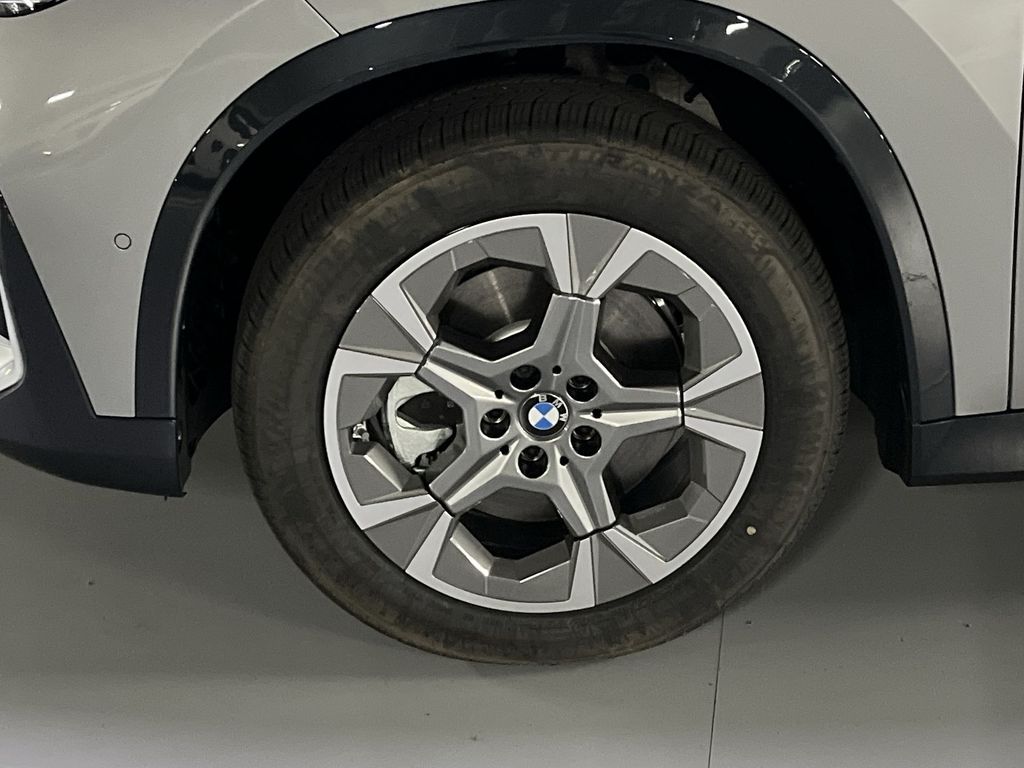 Thumbnail: 2026 BMW X1 - 10