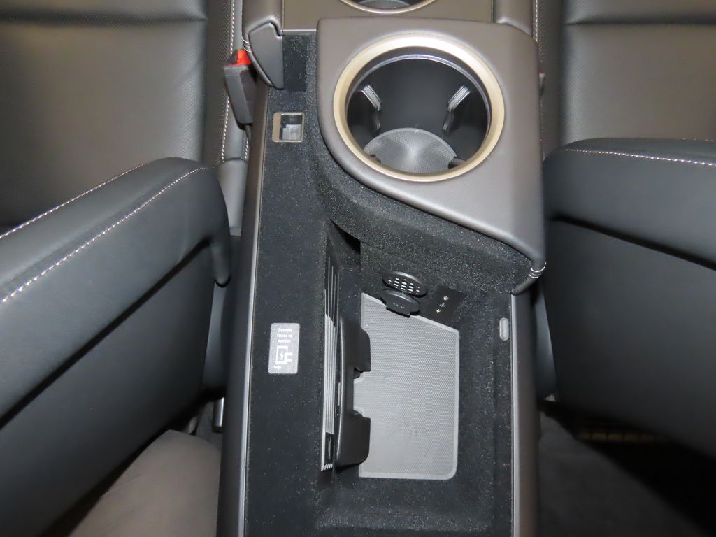 Thumbnail: 2025 Porsche Taycan - 31