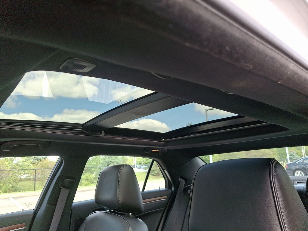 Thumbnail: 2019 Chrysler 300 - 15