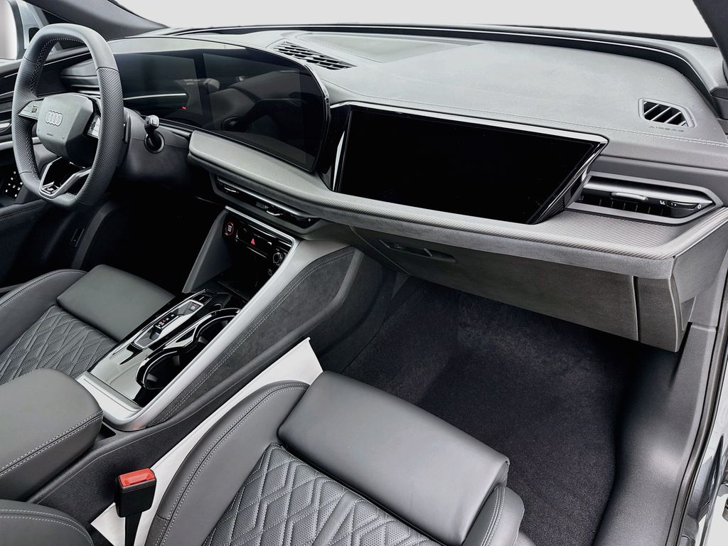 Thumbnail: 2026 Audi SQ5 - 16