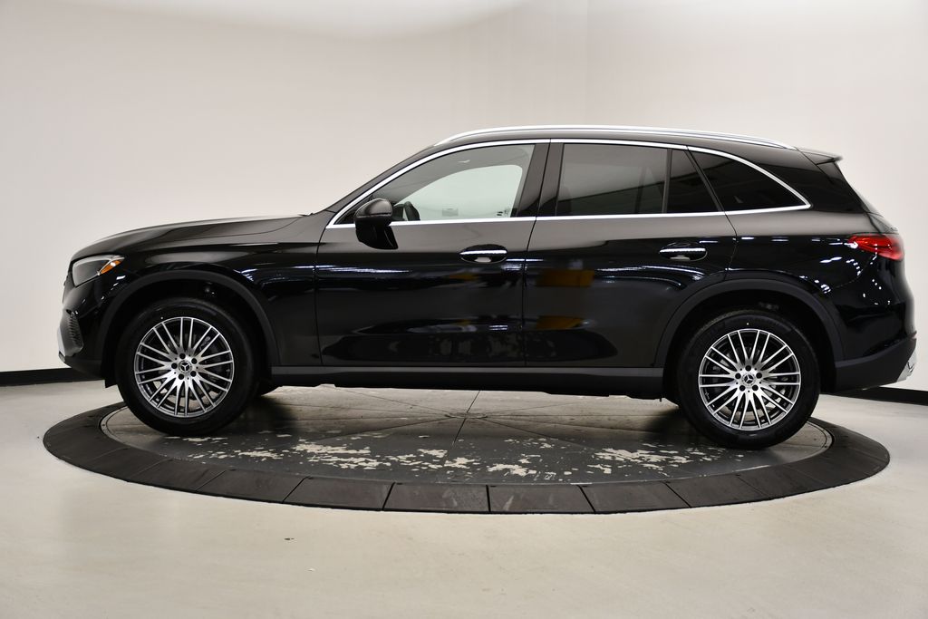 2025 Mercedes-Benz GLC 300 2