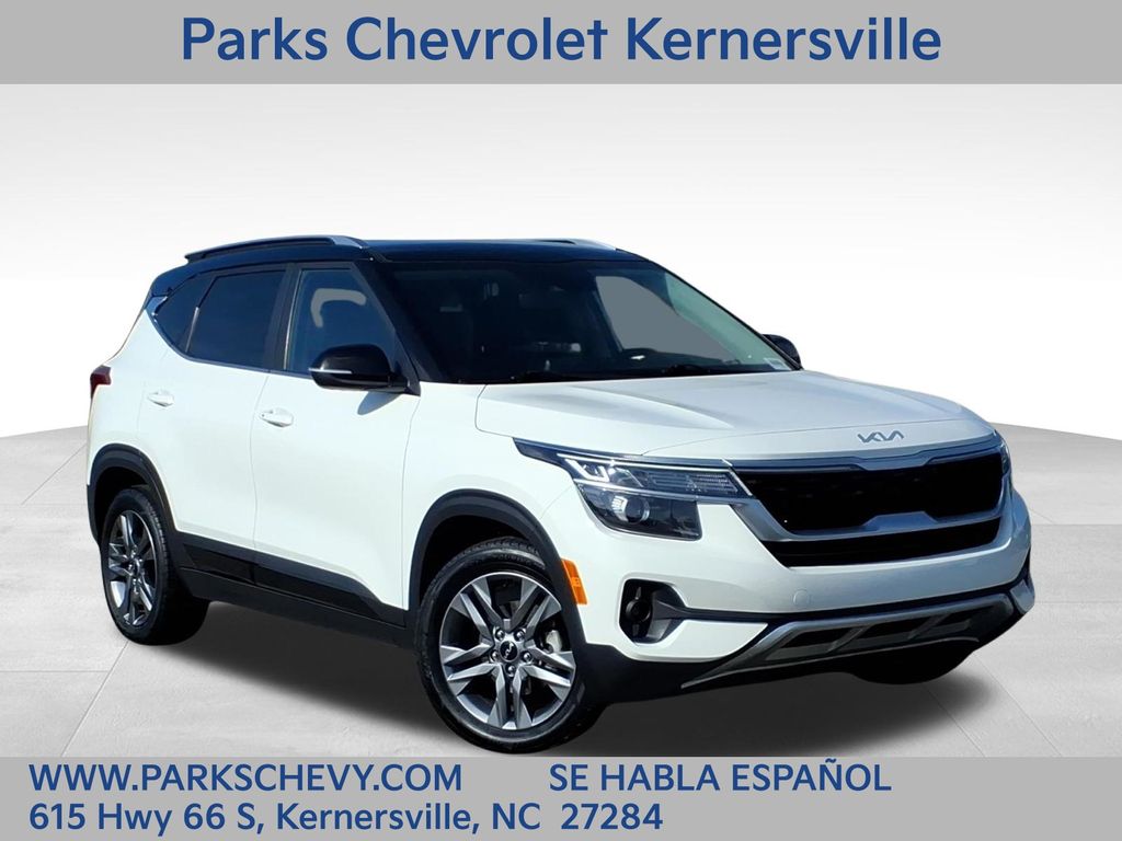 Clear White/Black Roof 2022 Kia Seltos S FWD SUV / Crossover Front-Wheel Drive Continuously Variable Transmission