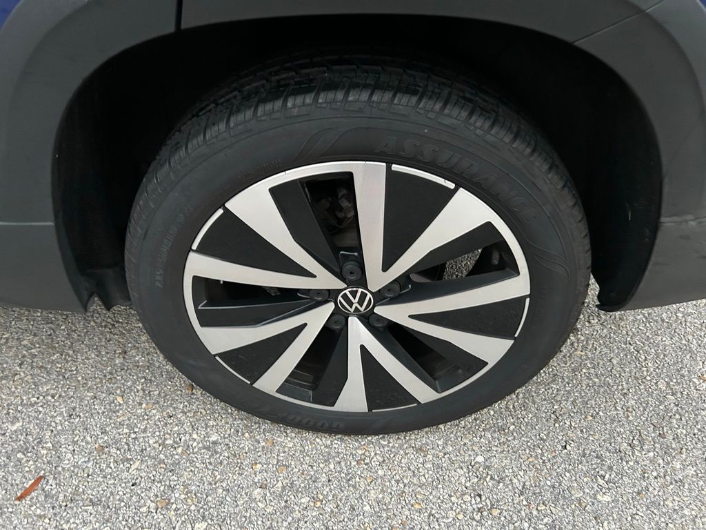 Thumbnail: 2022 Volkswagen Taos - 9