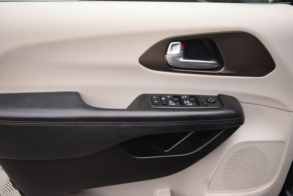 used 2019 Chrysler Pacifica car, priced at $13,800